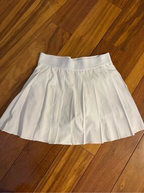 ARITZIA TNA White Pleated Women's Skirt